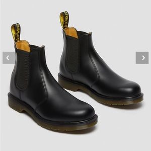 Dr. Martens 2976 smooth leather Chelsea Boot